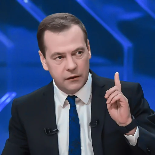 Стикер из набора [🇷🇺]  ;; путин и медведев ;; by ‹︎‹︎ @smstickerr для Телеграм: Статические 🇷🇺
