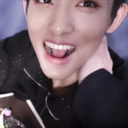 Стикер из набора winwin ᝢ by @pitchestdark для Телеграм: Статические 🍣