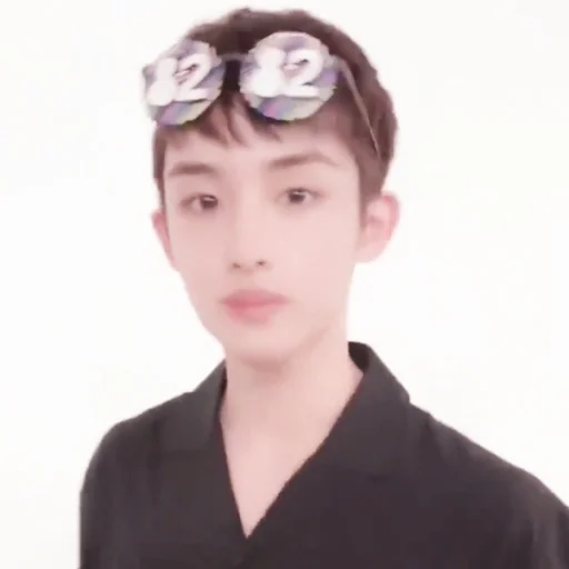 Стикер из набора winwin 2 ᝢ by @pitchestdark для Телеграм: Статические 🍣