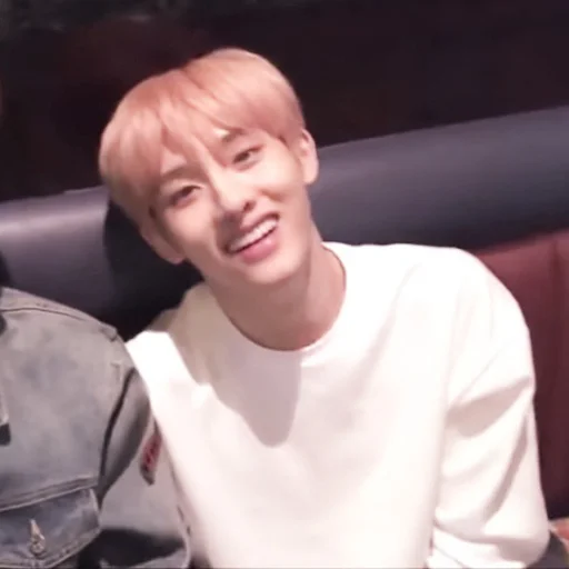 Стикер из набора winwin 2 ᝢ by @pitchestdark для Телеграм: Статические 🍣