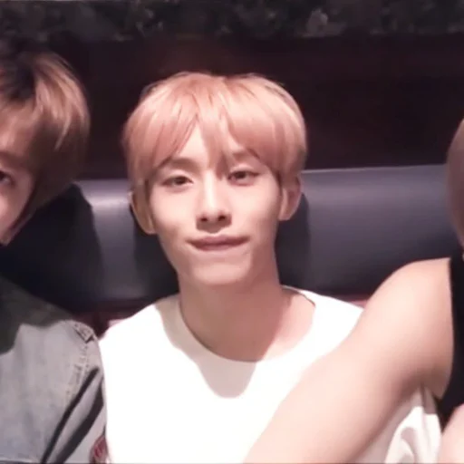 Стикер из набора winwin 2 ᝢ by @pitchestdark для Телеграм: Статические 🍣