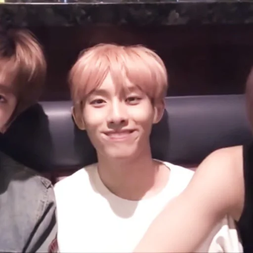 Стикер из набора winwin 2 ᝢ by @pitchestdark для Телеграм: Статические 🍣
