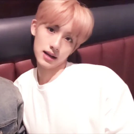 Стикер из набора winwin 2 ᝢ by @pitchestdark для Телеграм: Статические 🍣