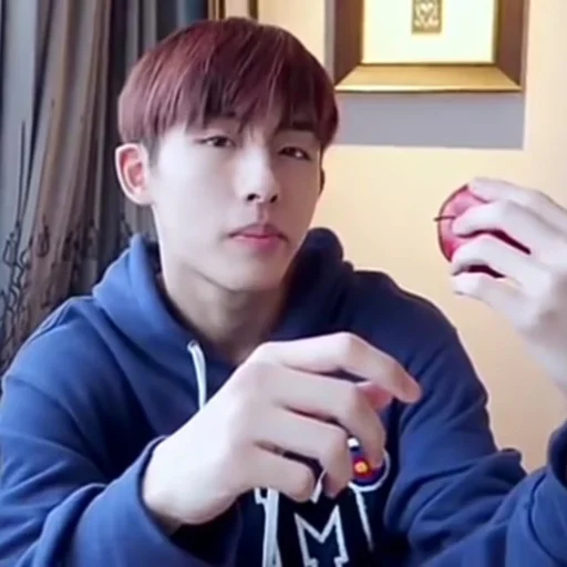 Стикер из набора winwin 5 ᝢ by @pitchestdark для Телеграм: Статические 🍣