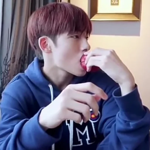 Стикер из набора winwin 5 ᝢ by @pitchestdark для Телеграм: Статические 🍣