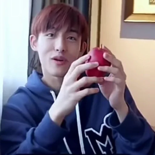 Стикер из набора winwin 5 ᝢ by @pitchestdark для Телеграм: Статические 🍣